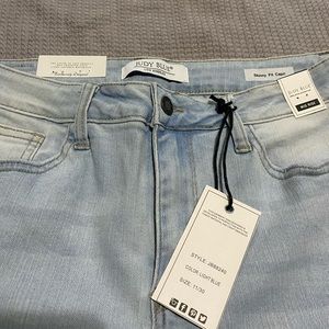 Judy Blue Mid Rise Skinny Fit Capris 11/30 NWT